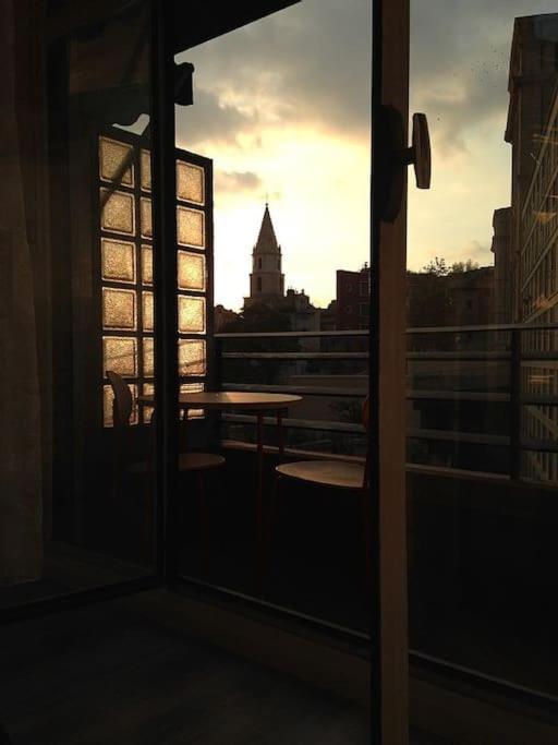Balcony On The True Marseille Apartment Exterior photo
